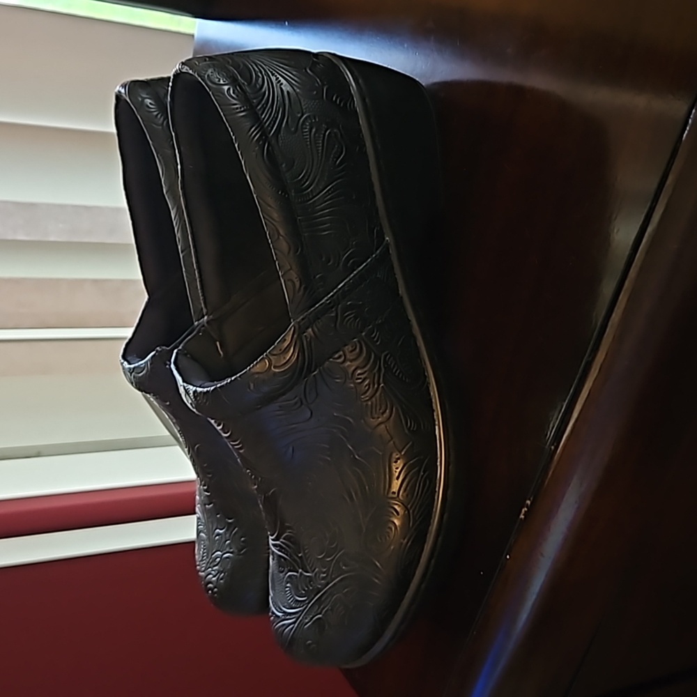Clogs - Picture 2 of 4